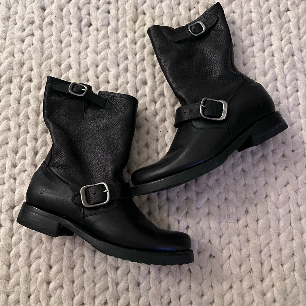 Frye Veronica short pebbled leather boot in black - comes with box
